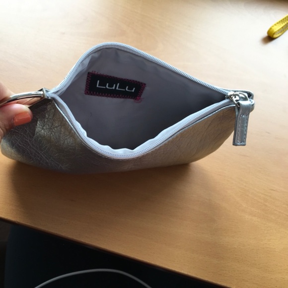 Wristlets, two colors - Picture 2 of 6